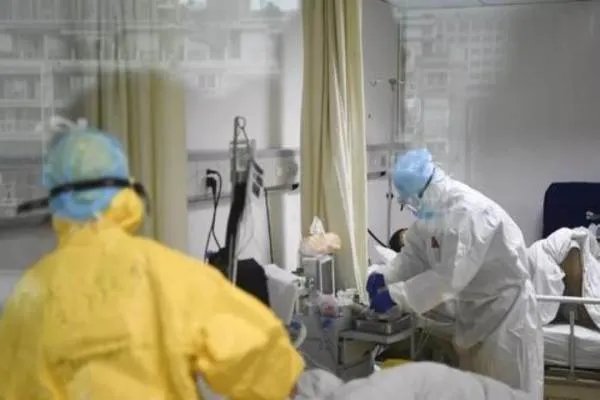 在对抗疫情中,像李文亮这样舍己为人的医生,还有哪些?