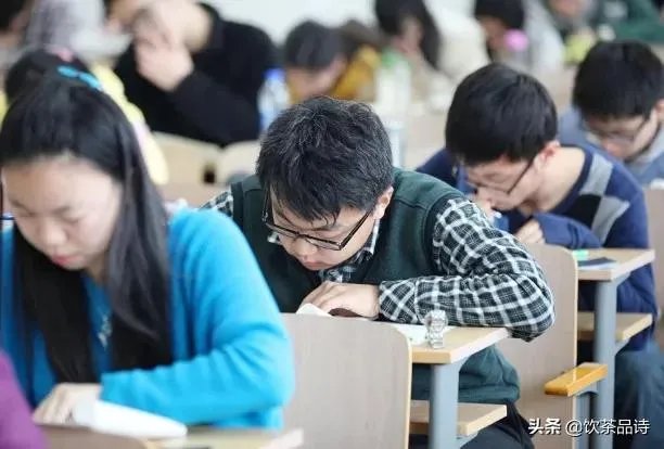 千辛万苦考上的公务员，为什么辞职的人却这么多？