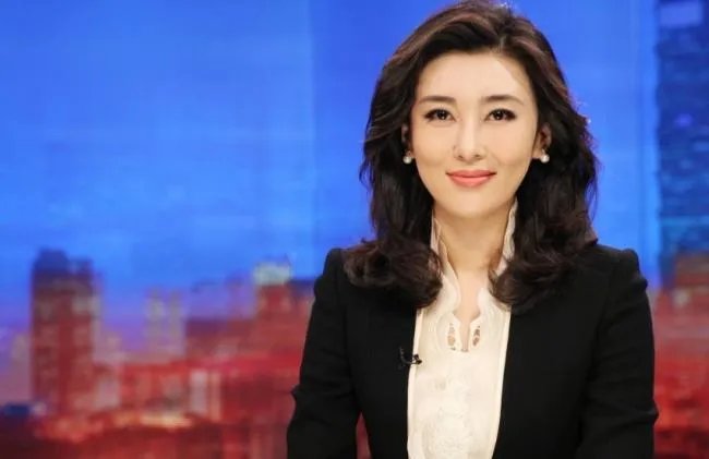 中央4台女主持人名字