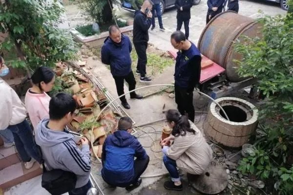 关于四川一口老井突然升温至70度一事,你有何看法?