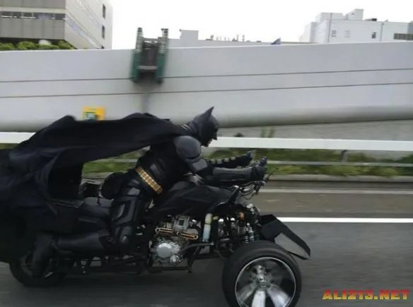 蝙蝠侠现身日本高速公路!只是这个车有点不一样