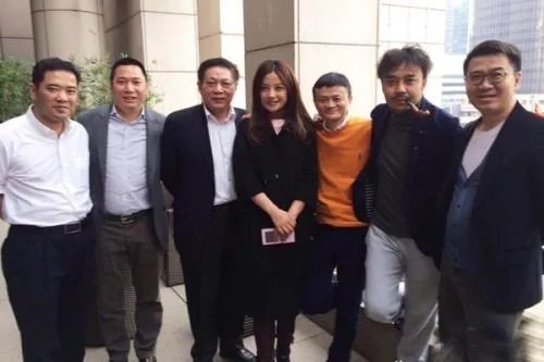 赵薇和马云是什么关系，为何马云会独宠她女儿？