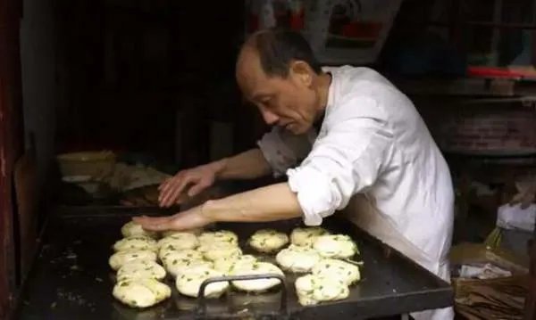 求教上海朋友“阿大葱油饼”究竟如何?