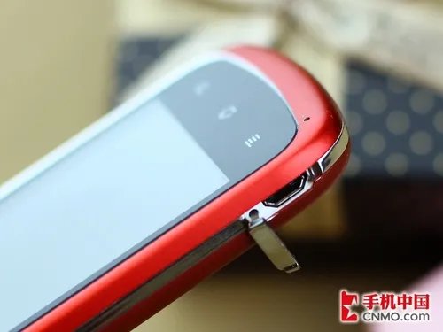 首款联通沃Phone 时尚智能天语U2图赏