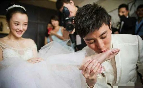 为什么说贾乃亮和李小璐复婚的可能性很大?