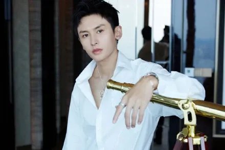 张杰的身材肌肉练得也太好了,娱乐圈还有哪些身材管理极好的男明星?