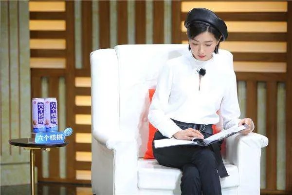 万茜右手骨折未痊愈就复工,她为什么这么拼?