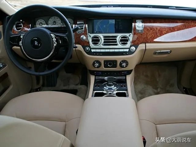 如果买一辆二手的劳斯莱斯在三线城市跑婚车,多久能回本?