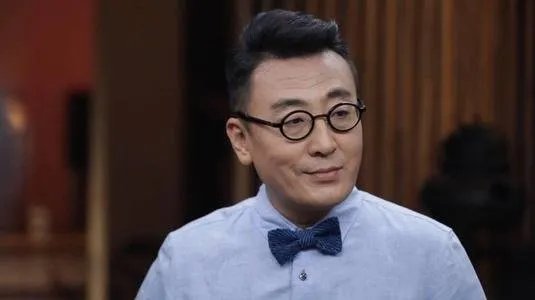 别的主持人都装聪明，只有窦文涛装傻，这反而成就了他吗？