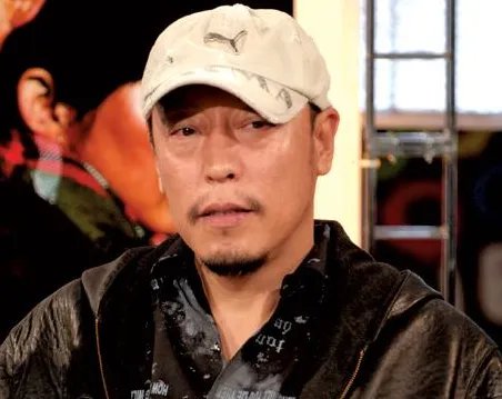 倪大红飞天奖现场精神恍惚,陈数几次救场,他究竟怎么了?