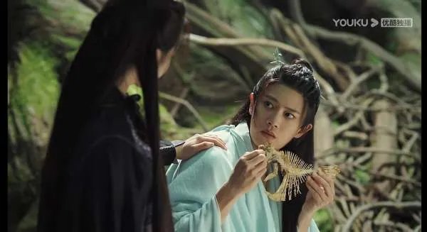 任嘉伦新剧《与君初相识》遭吐槽的原因是什么？你对此有何看法？