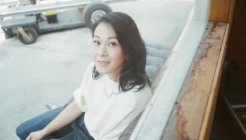 和丈夫分居十年的刘若英,为何这些年过得越来越幸福?