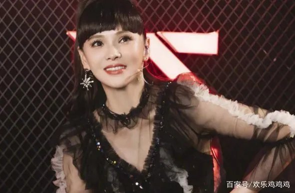 他是毁掉庾澄庆家庭的真凶,殴打伊能静,如今还是一个人生活,他是谁?
