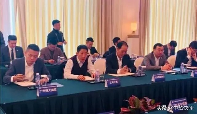 “恒大拿再多冠军有啥用?中国足球也上不去啊”!恒大在这时候出现是走了好运还是霉运?