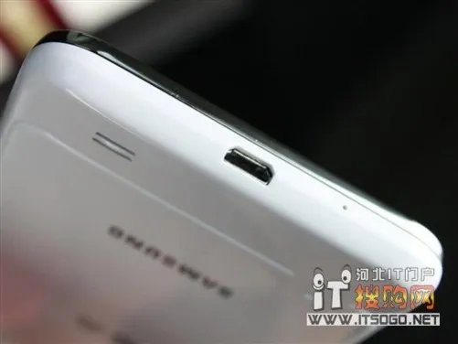 1.5GHz大屏智能机 三星E120L售2850元