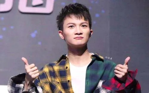 周深是男是女,他是女的吗