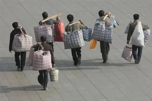 人大代表建议媒体不使用农民工等语言，为何会提出这样的建议？