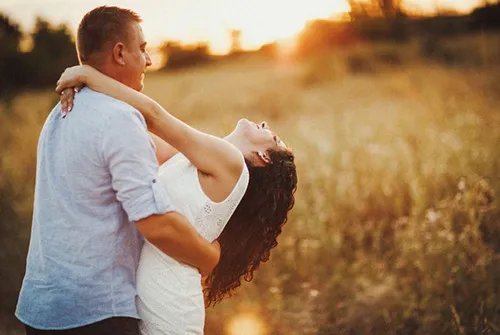 关于婚姻的感悟句子有哪些 夫妻相濡以沫的经典语录