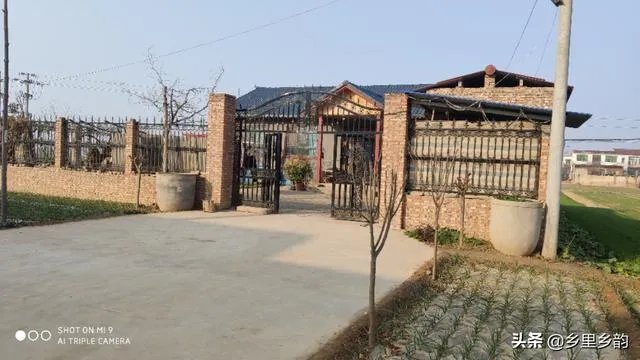 院子外墙用实墙好还是做护栏好?