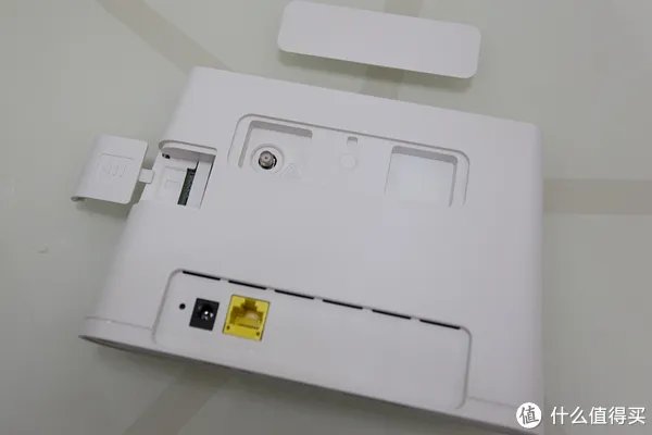 免布线畅享自由:华为4G路由2 全4G无线路由 拆解测评