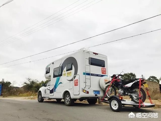什么车既能轻度越野又能当房车？