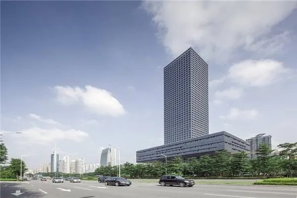 深圳倾斜楼房对面大厦晃动,为何总有人怀疑地铁建设有关?