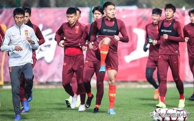 国足今天下午能不能踢赢中国香港?为什么?