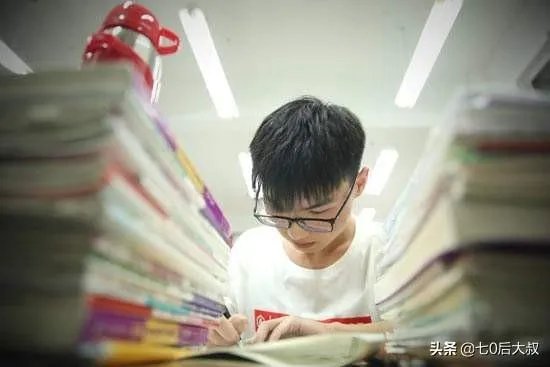 湖北省中学都能复课了,为什么不准小学生复课?