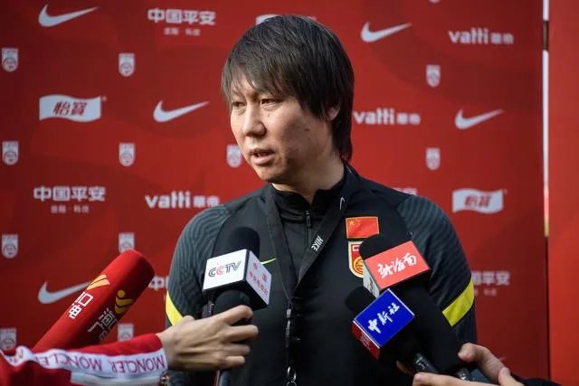 李铁率队首场正式比赛,CCTV5全程直播,国足赢几球才算及格?