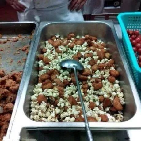 为什么大学食堂会出一些很怪的菜？