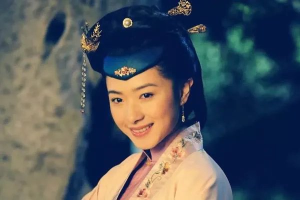 《乘风破浪的姐姐》中万茜有哪些吸粉的行为?