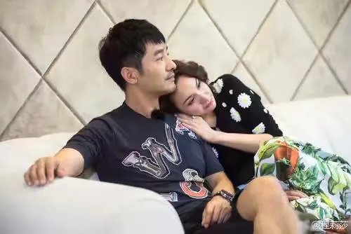 程莉莎热舞见老公来了赶紧穿衣服,他们夫妻关系怎么样?