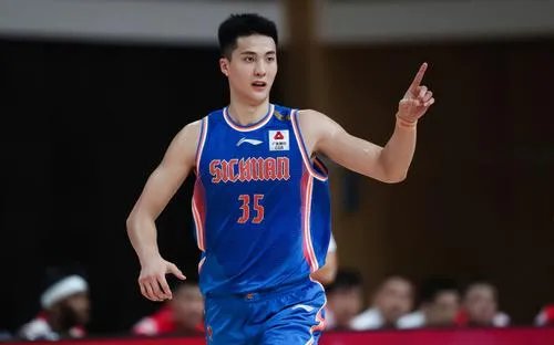 四川男篮惨败朱松玮18分，他上限在哪里？