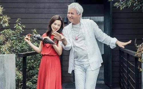 张庭夫妇社交平台被禁言,你觉得该不该给其发声的机会?