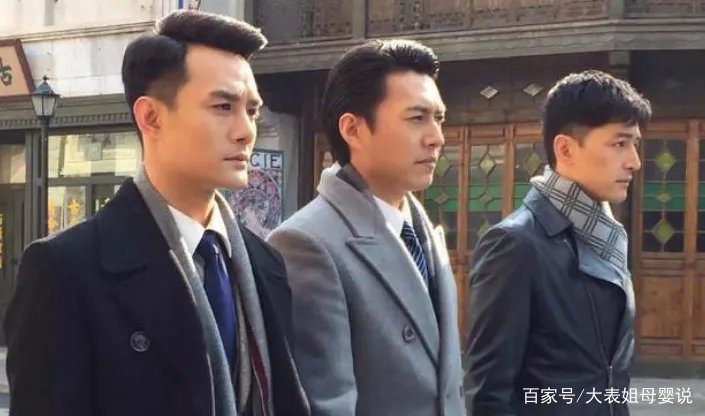 靳东为何从不晒老婆照片?合影曝光,换我也不敢晒。为什么?