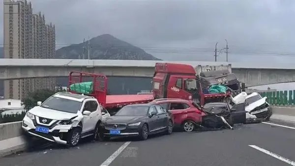 大连一高速发生多车相撞事故，造成3死3伤，涉事司机将会面临什么处罚？