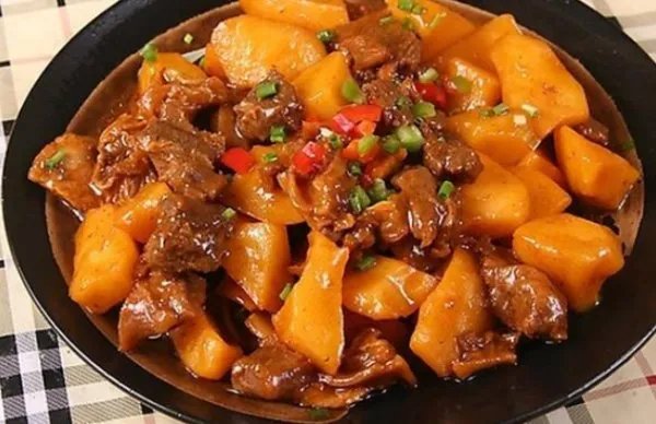 猪肉价格“跌跌不休”，我们马上能吃到平价猪肉了吗？