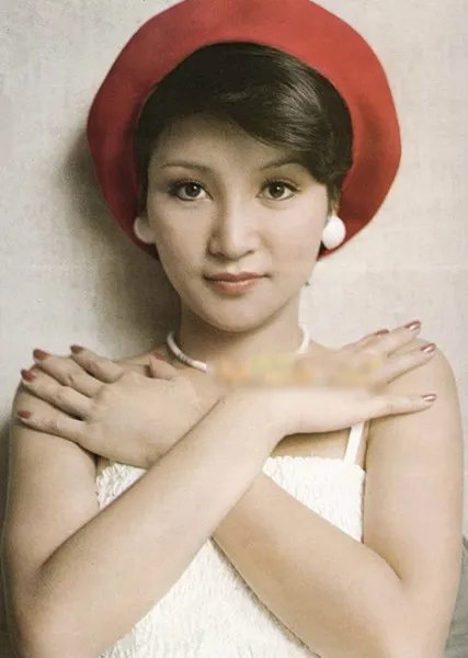 狄波拉年轻照片图惊艳动人 与谢贤离婚后仍是好朋友