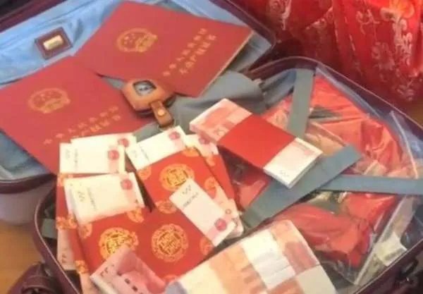 大衣哥回《星光大道》当评委，算不算人生赢家？