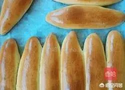 外面有一层薄皮、里面有夹心,然后两边还有肉松的一种面包,是什么面包呢?怎么做比较好吃,特别想吃?