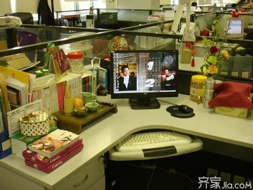 风水大师支招:学校办公室办公桌布局有讲究 菜鸟必看