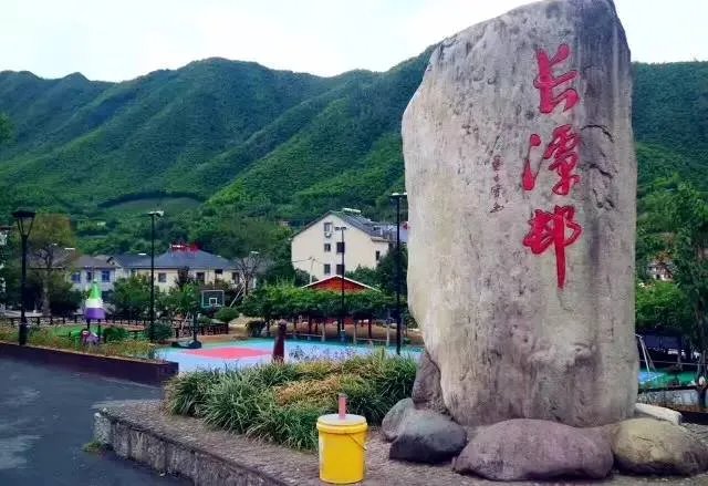 八一易居安吉行,我们在一起!【易居空间装饰】