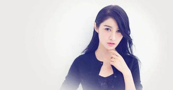 有那么一首歌其中有一句歌词“……给我一支烟让我抽掉昨天……”请问歌名是什么?