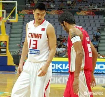 当年在天津世锦赛上,哈达迪为什么会做“摊手”动作侮辱易建联?当时发生了什么事?