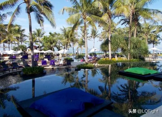 问巴厘岛当地有哪些好的酒店和度假村?