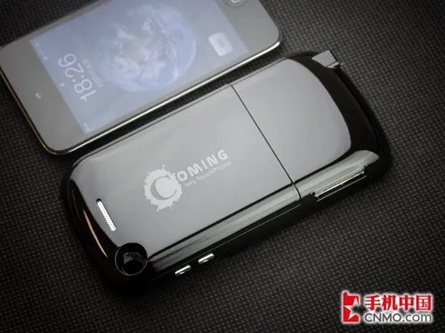 通话短信上网 iPod Touch 4也玩苹果皮
