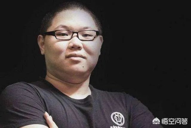 英雄联盟的职业选手在没有打职业之前是干什么的？
