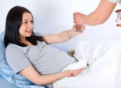怀孕几个月显肚子？孕期是不是只能穿孕妇装？