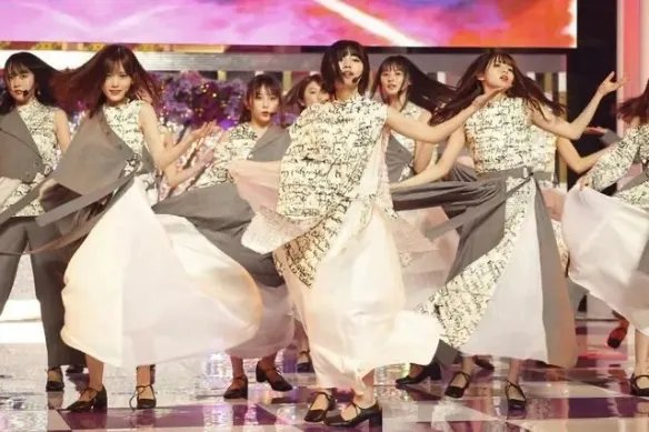 日本女团新人空降C位被爆大量黑历史 私生活没眼看！