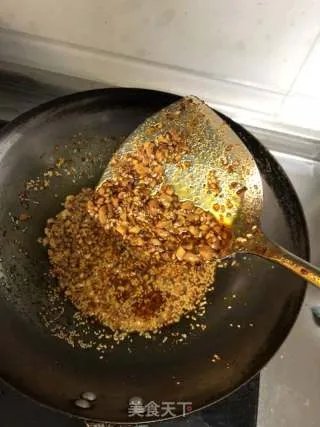 花生辣椒油——下饭拌面超赞